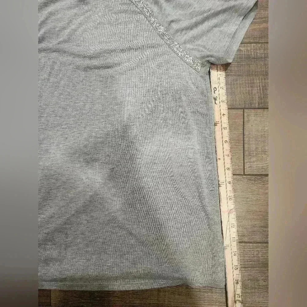 Massini Gray Blouse T Shirt Size Med Rhinestones Crew Neck Soft Lightweight CUTE - Picture 7 of 7